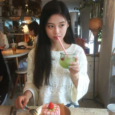 三个带面纱的女子封面